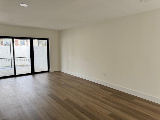 Building Photo - 9425 SW 4th Ln