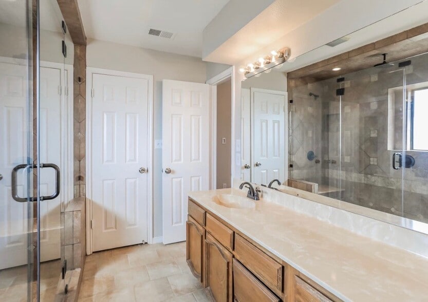 Building Photo - 203 Bowie St