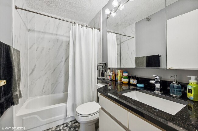 Building Photo - 440 N Wabash Ave