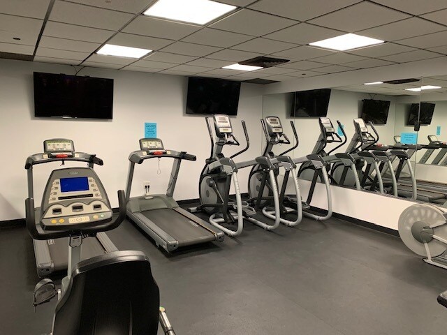 Fully equipped Fitness Center - 400 E Colonial Dr