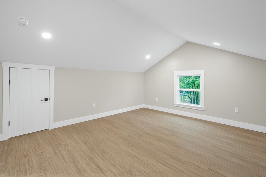 Building Photo - 71 Dreamland Park Dr