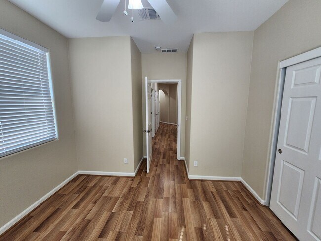 Building Photo - Inviting and Warm 3 Bedroom 2 Bath Home in Newman CA