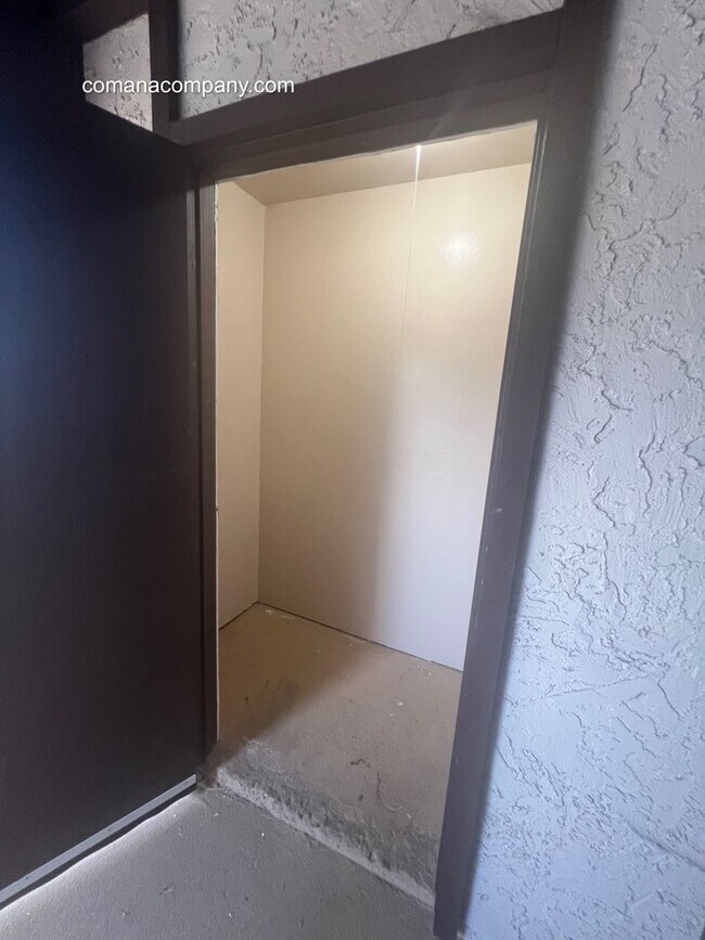 Building Photo - Beautiful 2 bedroom Condo