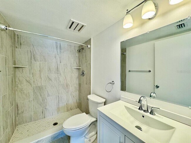 Building Photo - 3323 Crystal Ct E