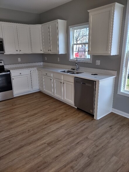 Building Photo - 227 E Oak St