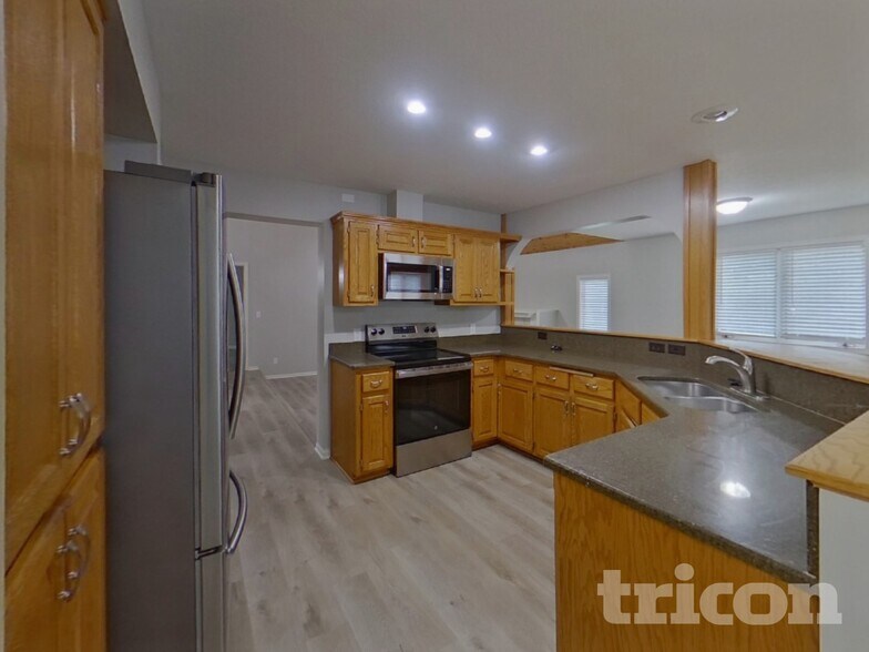 Building Photo - 209 Greenbriar Ln