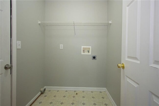 Building Photo - 350 Windermere Dr