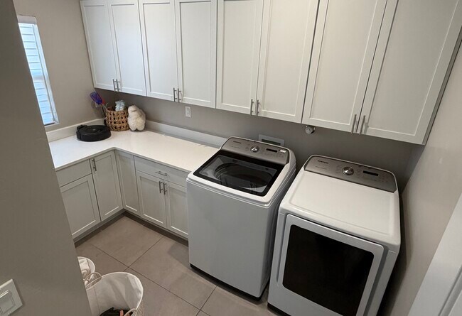 Building Photo - 7900 Tiburon Hills Drive NW