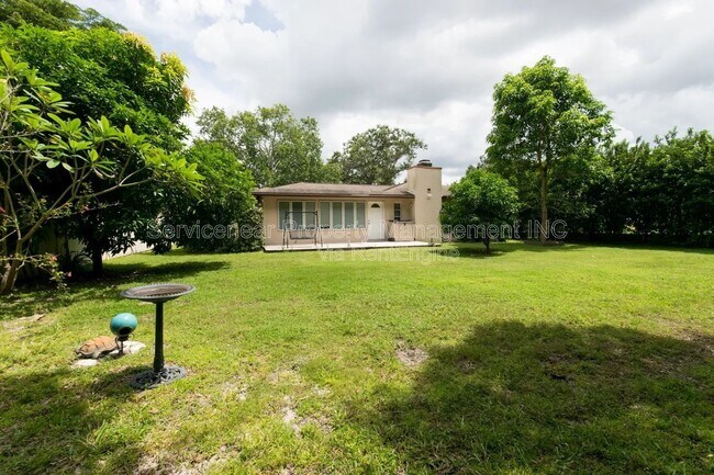 Building Photo - 423 Whispering Oaks Ct