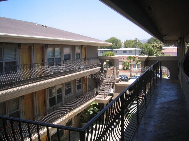 Building Photo - 1049 Felspar St