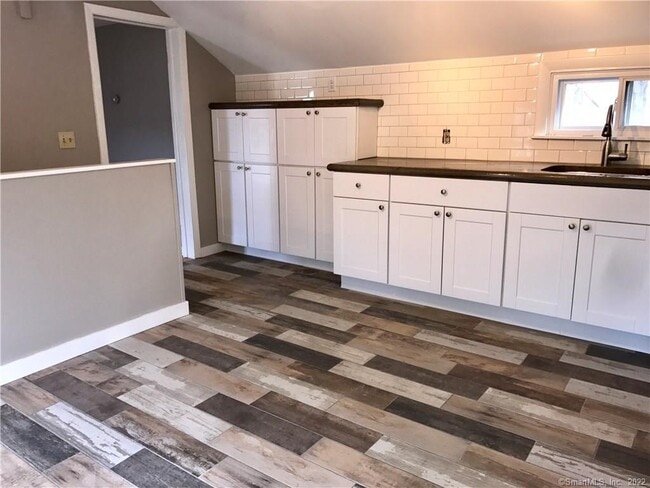 Building Photo - 642 Mixville Rd