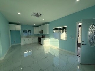 Building Photo - 9165 La Grand Ave