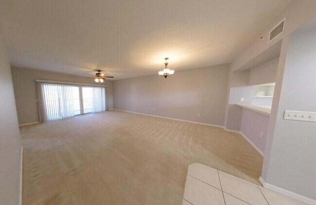 Building Photo - 1200 Country Club Dr
