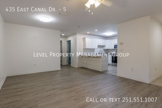 Building Photo - 435 E Canal Dr