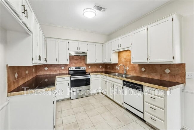 Building Photo - 5407 Ledgestone Dr