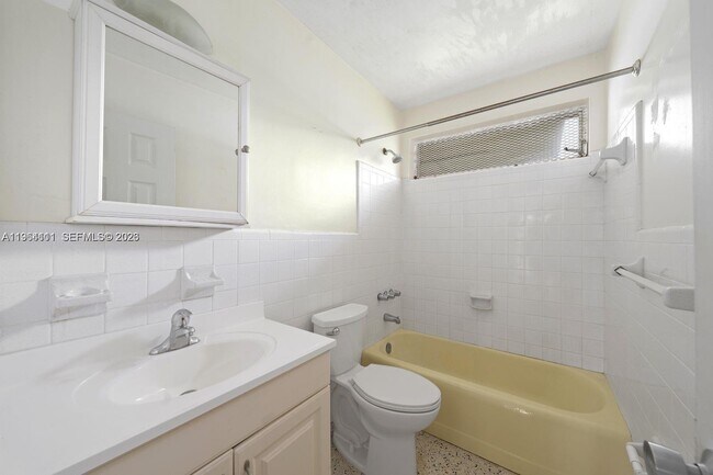 Building Photo - 8885 NE 8th Ct