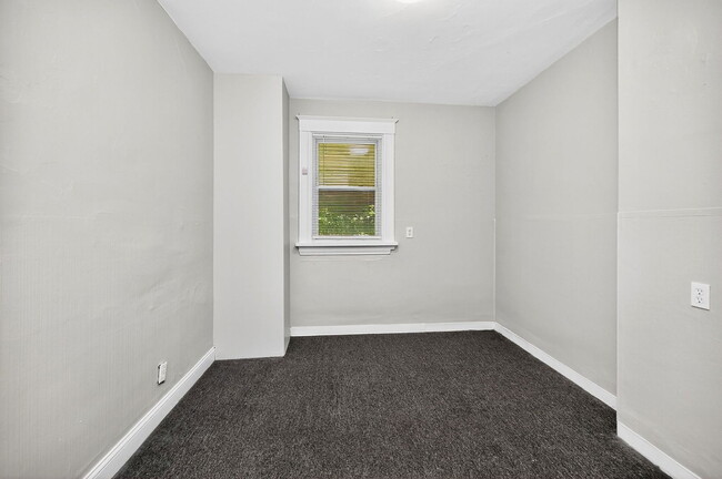 Building Photo - 2359 Stratford Ave