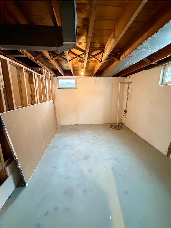 Building Photo - 317 Thomas Ave