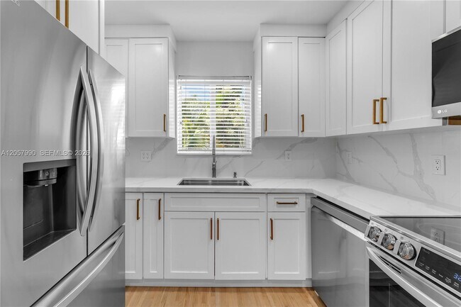Building Photo - 2031 SW 66th Ave
