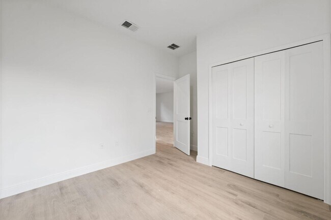 Building Photo - 14152 SW 44th Ave