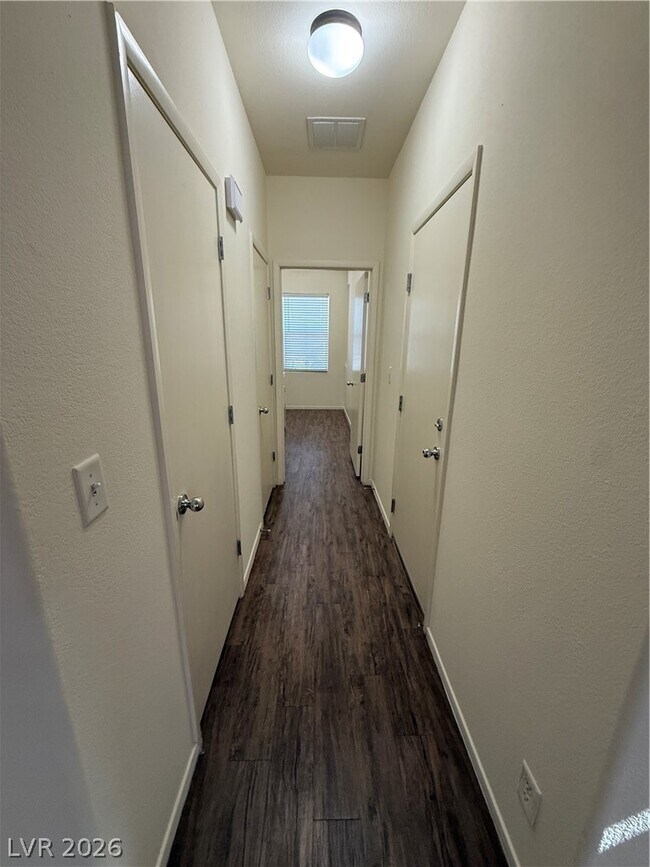Building Photo - 9535 Knopfler Ln
