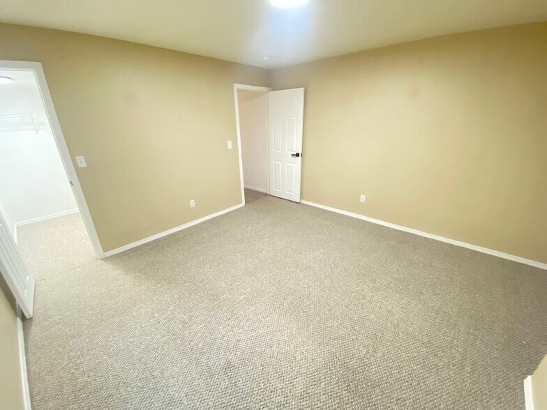 Building Photo - 1223 Gumwood Dr