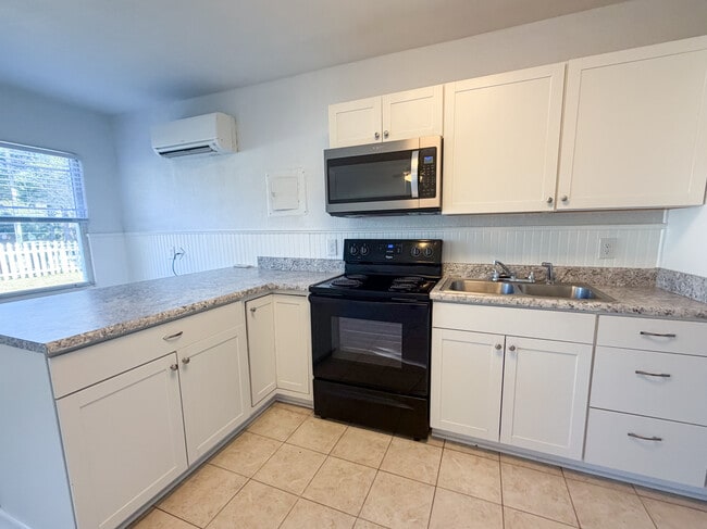 Building Photo - Palomar Dr