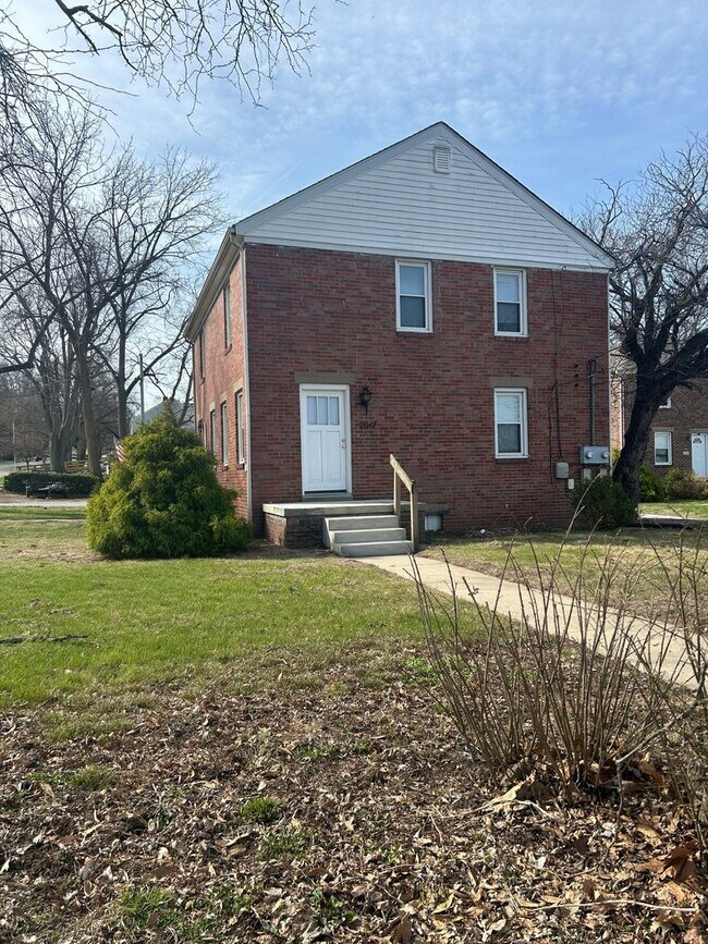 Building Photo - 2017 Elmwood Ave