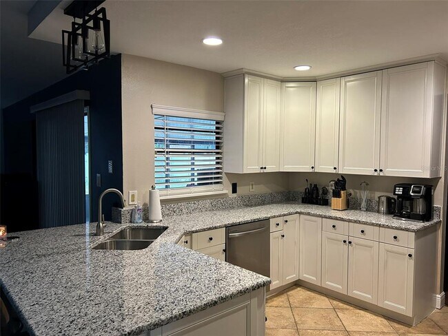 Building Photo - 947 Wages Way