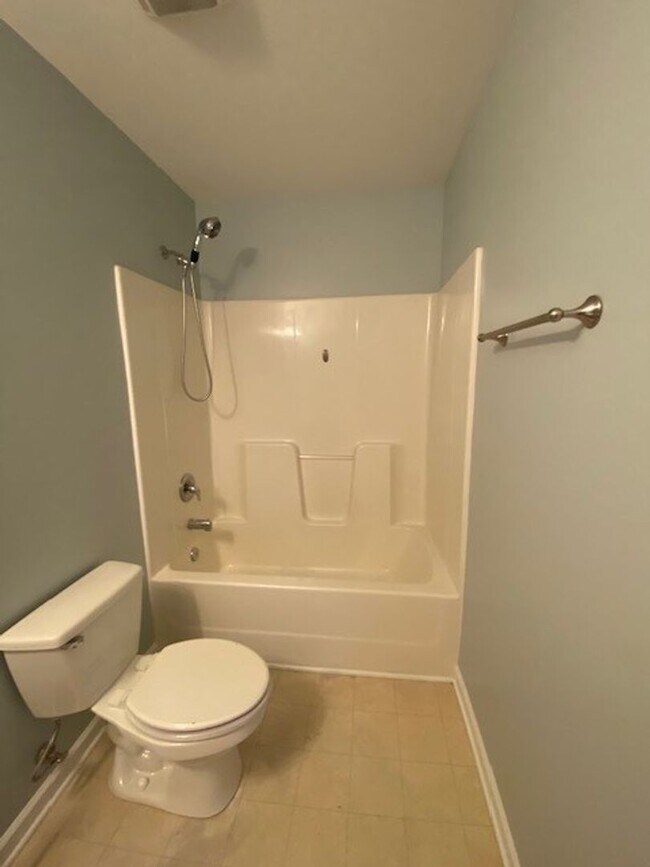 Building Photo - 8547 Heirloom Dr NE