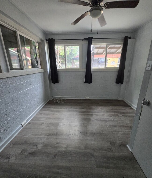 Building Photo - 360 Lono Ave
