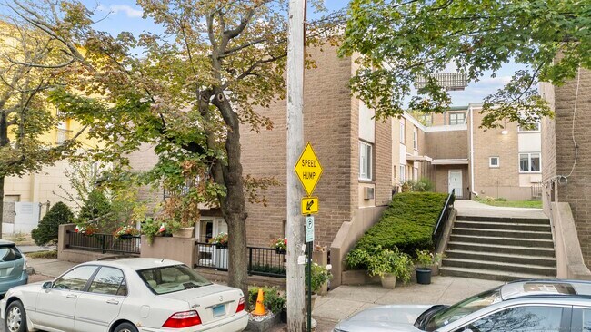 Building Photo - 120 Wooster St