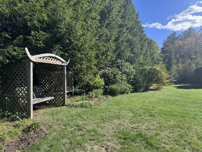 Building Photo - 3BR RANCH BRUNSWICK SEASONAL FURNISHED