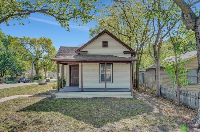 Building Photo - Remodeled 3 Bedroom Home. Ready soon!