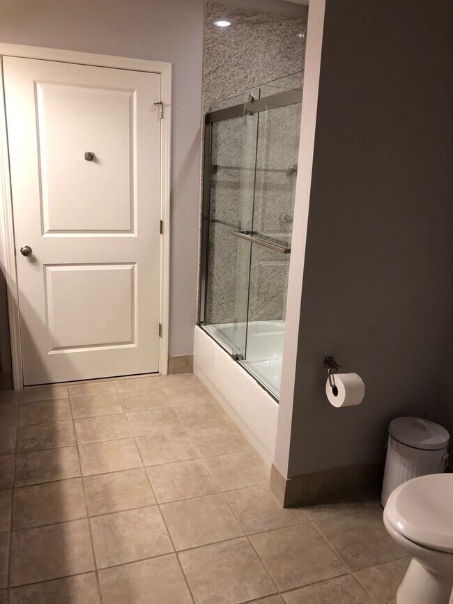 Building Photo - Luxury 2 Bedroom 2 Bath Near USC