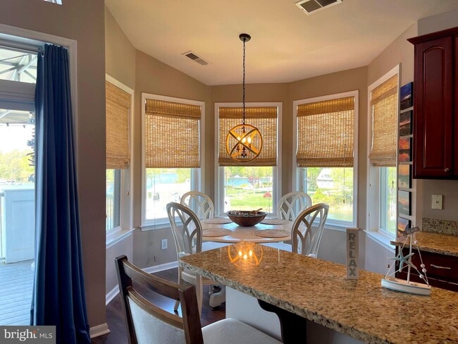 Building Photo - 634 Oyster Bay Pl
