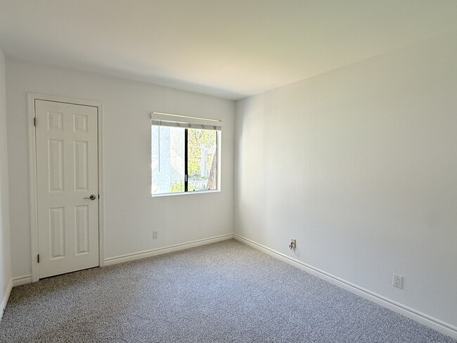 Building Photo - 9959 Azuaga St