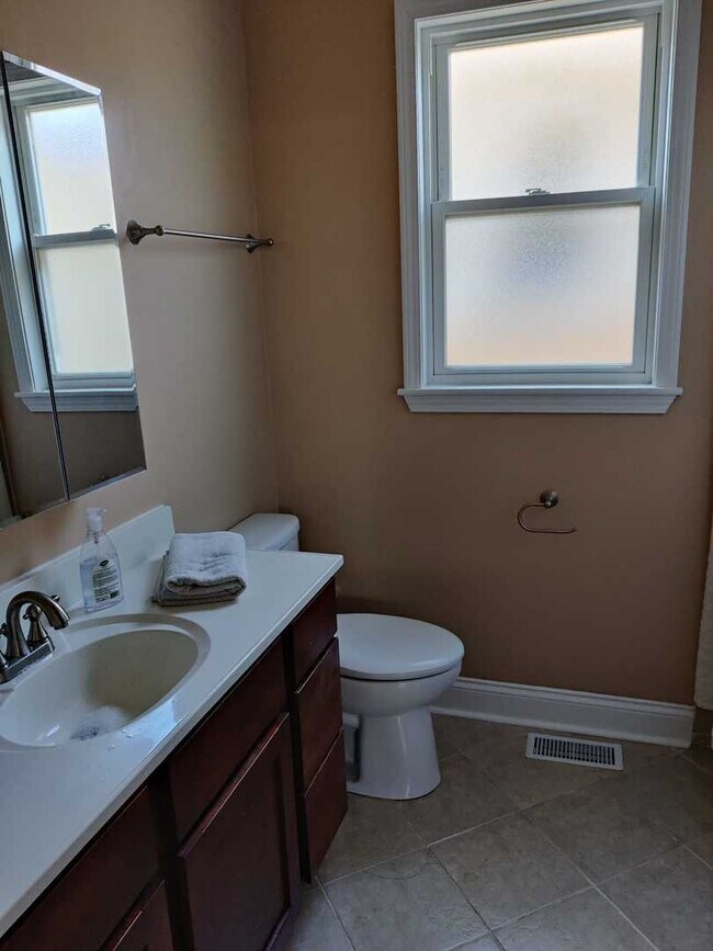 Building Photo - 3108 N 78th Ct