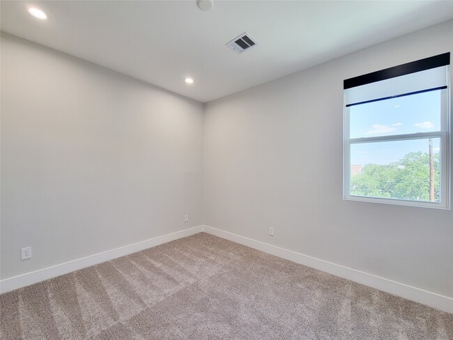Building Photo - 905 Quitman St