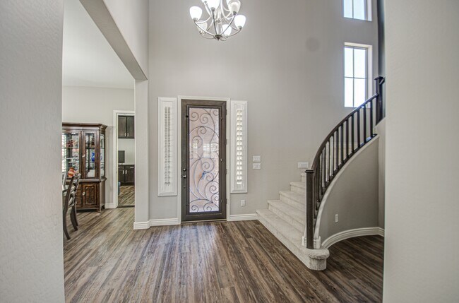 Building Photo - 3016 N Glenview