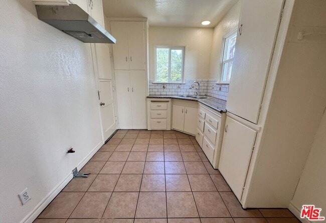 Building Photo - 5114 1/2 4th Ave