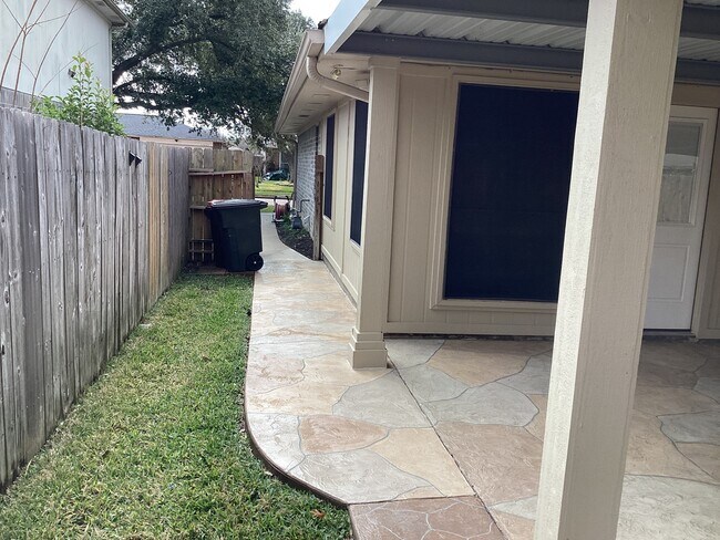 Building Photo - 17046 Clan MacIntosh Dr