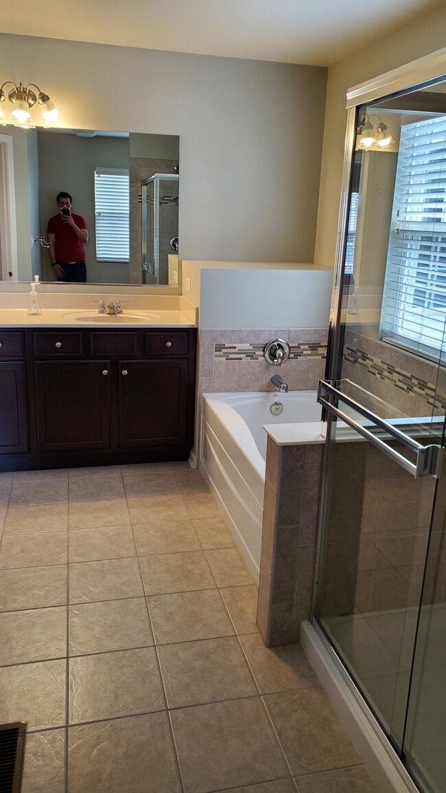 Building Photo - 1034 Ravendale Ct