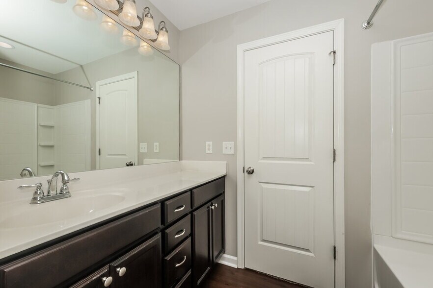Building Photo - 2627 Salem Glen Xing