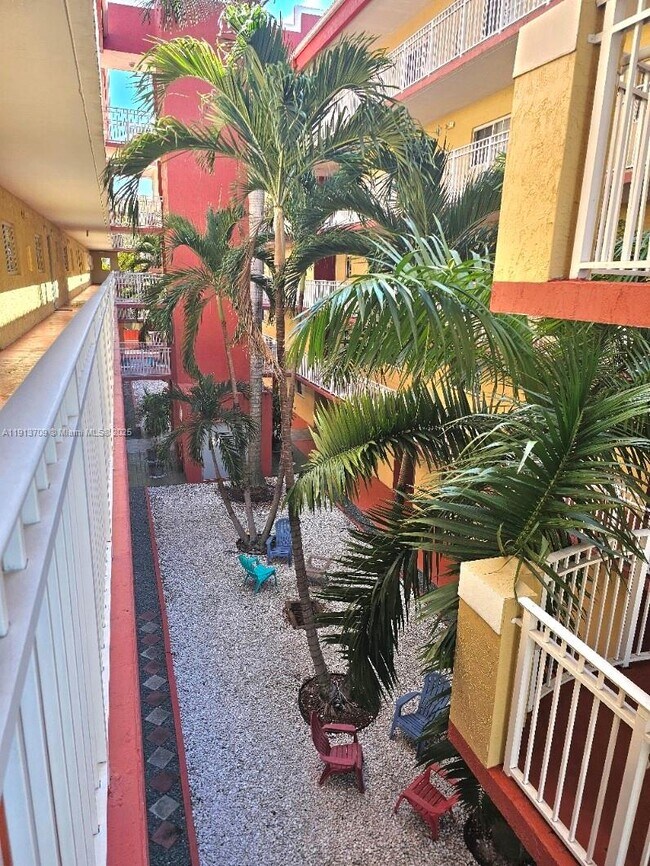 Building Photo - 21 E 3rd St