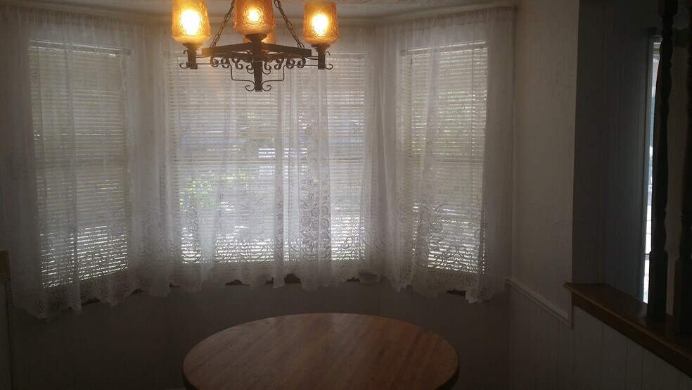 Building Photo - 2200 Cleopatra Pl NE