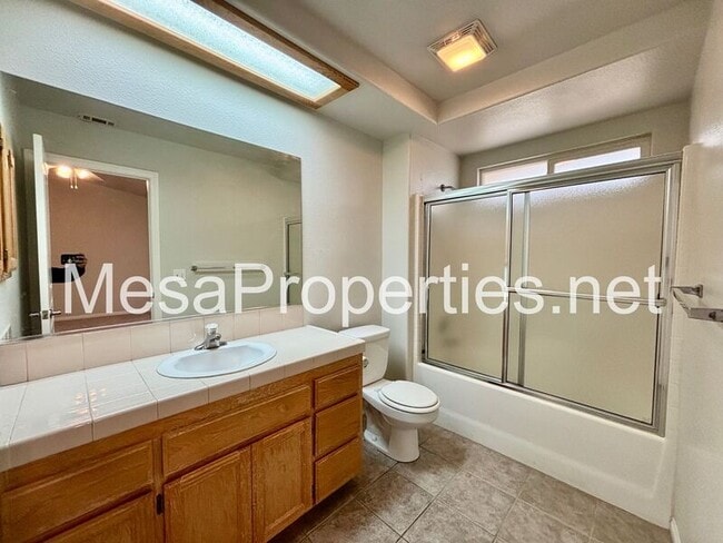 Building Photo - 14744 Hopland St