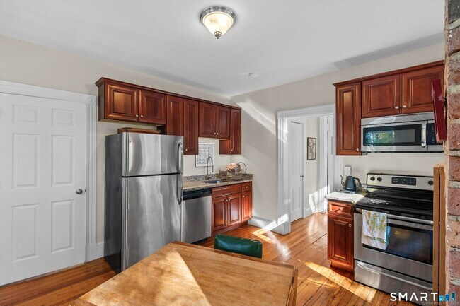 Building Photo - 139 Girard Ave