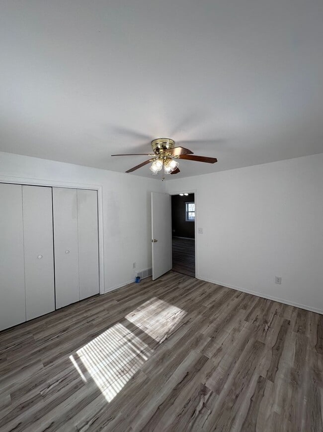 Building Photo - UPDATED 3 BR/1 BATH CENTRALLY LOCATED IN G...