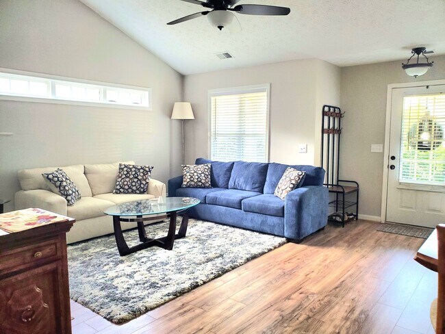 Building Photo - 401 Redwood Trail